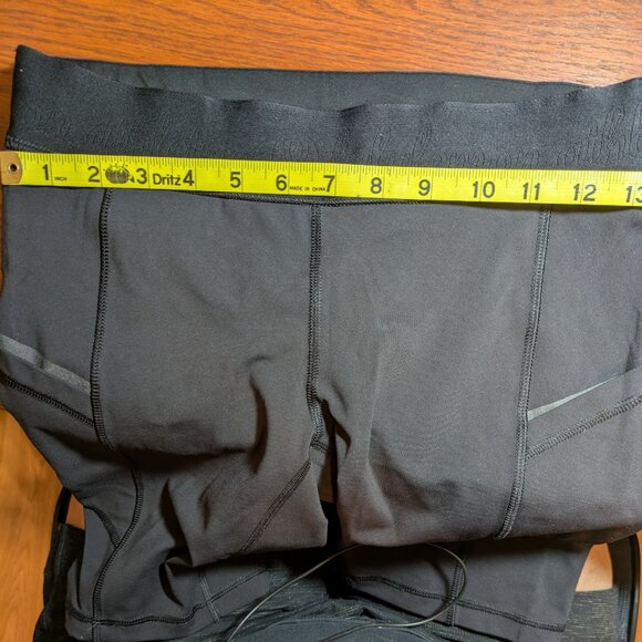Lululemon black biker shorts Women's Sz 6 - Picture 10 of 12